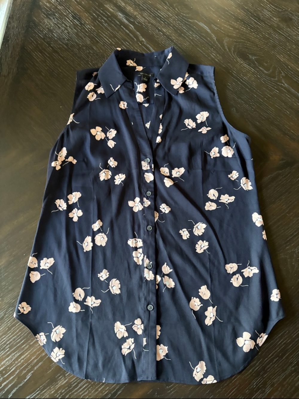 Ann Taylor Navy Sleeveless Button-Down Top with Blush Floral Print Small